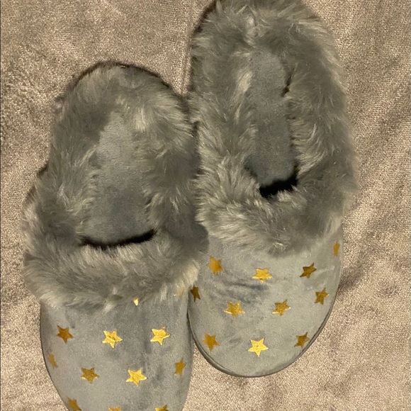 Slippers - Picture 2 of 4